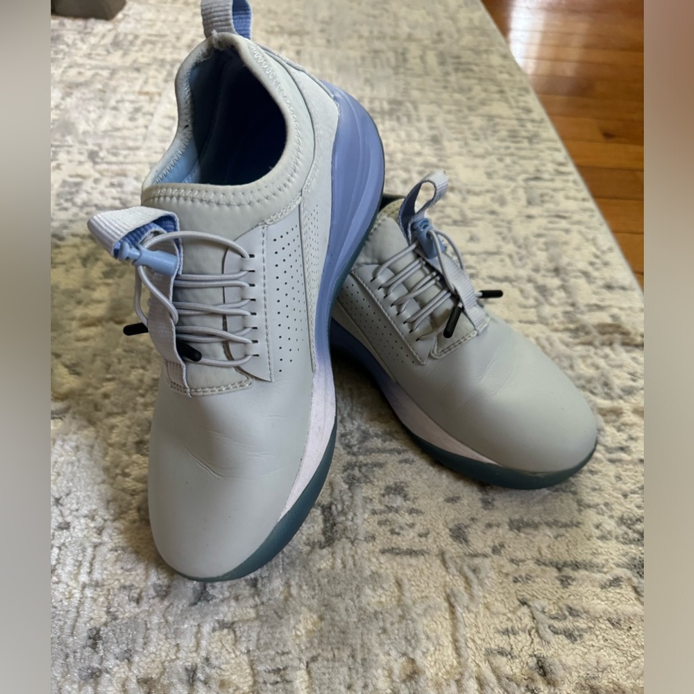Cloves sneakers, only used twice. Excellent used condition!